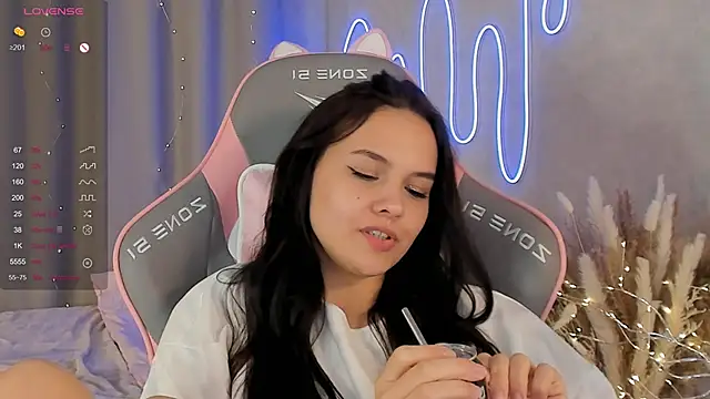 Snapshot of _Sweetie_ chatting on 02/18/25, 01:44 Sweetie online show from 02/18/25, 01:44