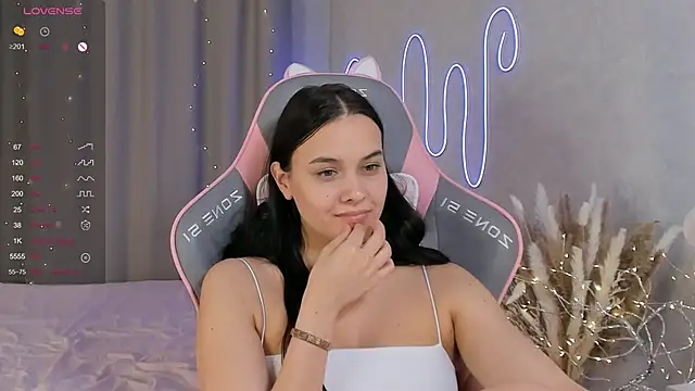 Snapshot of _Sweetie_ chatting on 02/20/25, 04:57 Sweetie online show from 02/20/25, 04:57