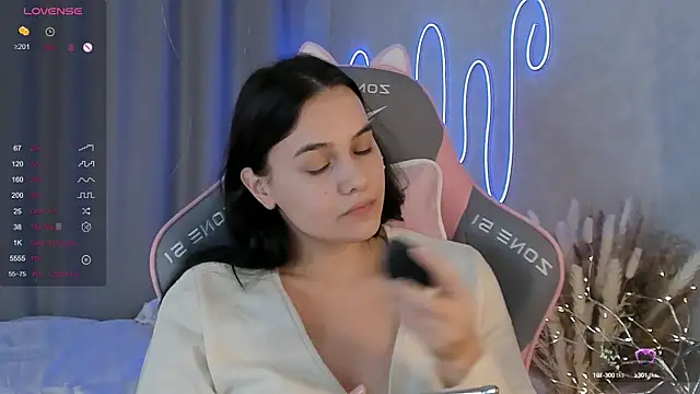 Snapshot of _Sweetie_ chatting on 03/02/25, 07:34 Sweetie online show from 03/02/25, 07:34