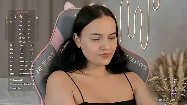 Snapshot of _Sweetie_ chatting on 03/07/25, 06:43 Sweetie online show from 03/07/25, 06:43