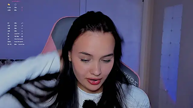 Snapshot of _Sweetie_ chatting on 10/18/25, 07:25 Sweetie online show from 10/18/25, 07:25