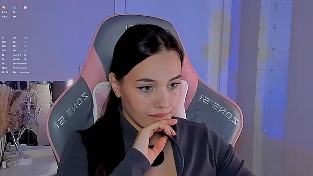 Snapshot of _Sweetie_ chatting on 11/19/25, 11:32 Sweetie online show from 11/19/25, 11:32