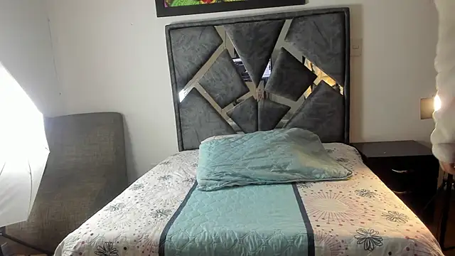 Vahiolet smith online show from 10/31/25, 03:18