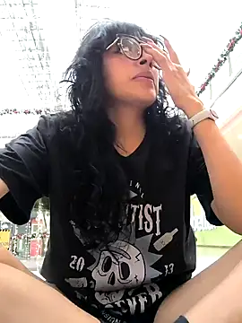 Snapshot of Fun_Everywhere chatting on 12/11/24, 09:45 Fun Everywhere online show from 12/11/24, 09:45