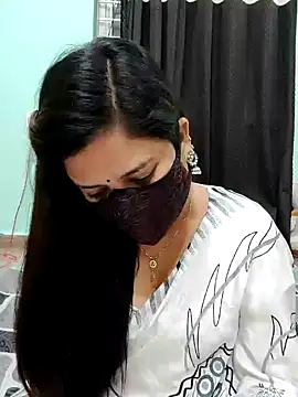 Snapshot of payal_sharma1 chatting on 03/15/25, 01:07 payal sharma1 online show from 03/15/25, 01:07