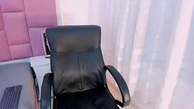 Snapshot of StormiHills chatting on 03/03/25, 10:52 StormiHills online show from 03/03/25, 10:52