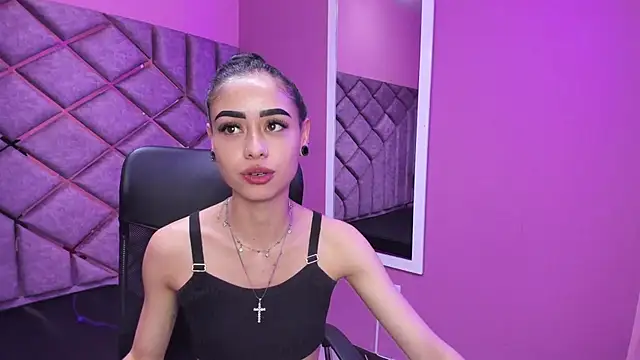 Snapshot of AnnySweett_ chatting on 12/15/25, 06:23 AnnySweett online show from 12/15/25, 06:23