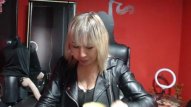 KLOE PIELL online show from 12/01/25, 09:20