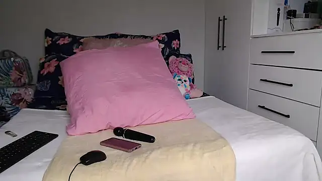 Snapshot of Amberbela chatting on 11/05/25, 06:57 Amberbela online show from 11/05/25, 06:57