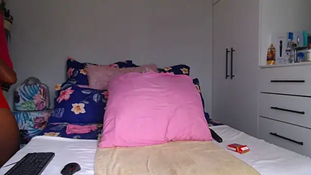 Snapshot of Amberbela chatting on 11/28/25, 02:42 Amberbela online show from 11/28/25, 02:42