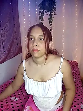 Snapshot of emma-19- chatting on 05/07/26, 06:52 emma-19- online show from 05/07/26, 06:52