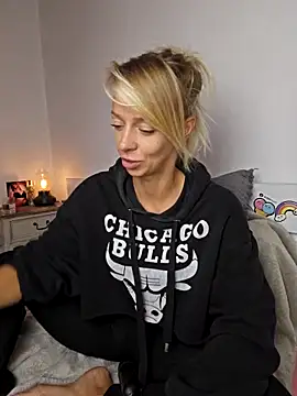 Snapshot of Lexa_xoxo chatting on 10/21/25, 07:31 Lexa xoxo online show from 10/21/25, 07:31