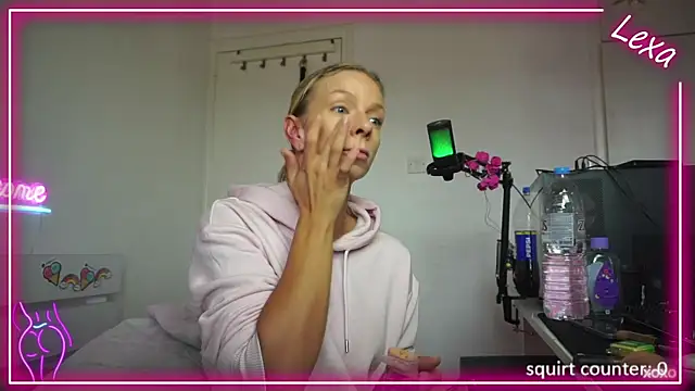 Snapshot of Lexa_xoxo chatting on 11/11/25, 07:52 Lexa xoxo online show from 11/11/25, 07:52