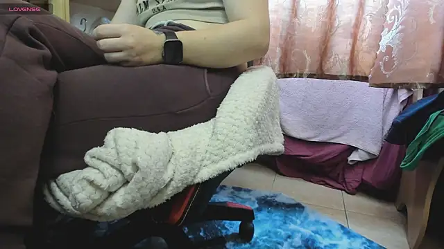 Snapshot of Queen_Sport chatting on 10/31/25, 08:15 Queen Sport online show from 10/31/25, 08:15