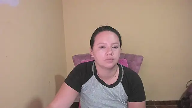 Snapshot of lauraguzman chatting on 07/08/26, 03:55 lauraguzman online show from 07/08/26, 03:55