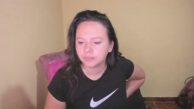 Snapshot of lauraguzman chatting on 07/09/26, 03:54 lauraguzman online show from 07/09/26, 03:54