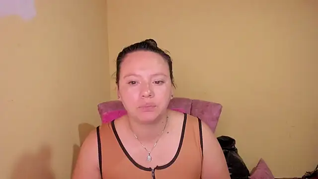 Snapshot of lauraguzman chatting on 07/14/26, 02:38 lauraguzman online show from 07/14/26, 02:38