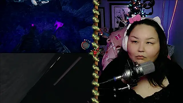 Snapshot of EmGreens chatting on 12/29/24, 06:35 EmGreens online show from 12/29/24, 06:35