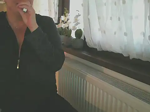 Snapshot of hotsierra4u chatting on 11/30/25, 12:42 hotsierra4u online show from 11/30/25, 12:42