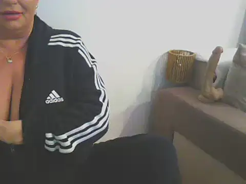 Snapshot of hotsierra4u chatting on 12/14/25, 01:27 hotsierra4u online show from 12/14/25, 01:27