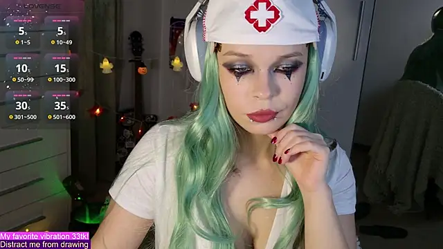 Snapshot of ValBae chatting on 10/31/25, 08:43 ValBae online show from 10/31/25, 08:43