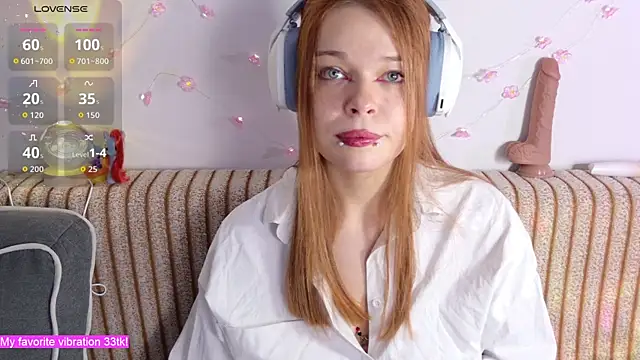 Snapshot of ValBae chatting on 11/24/25, 09:36 ValBae online show from 11/24/25, 09:36