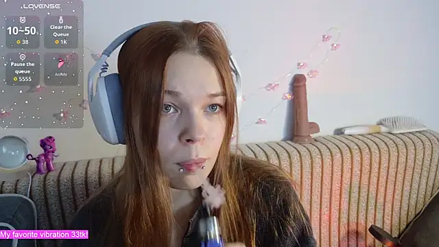 Snapshot of ValBae chatting on 11/30/25, 09:41 ValBae online show from 11/30/25, 09:41