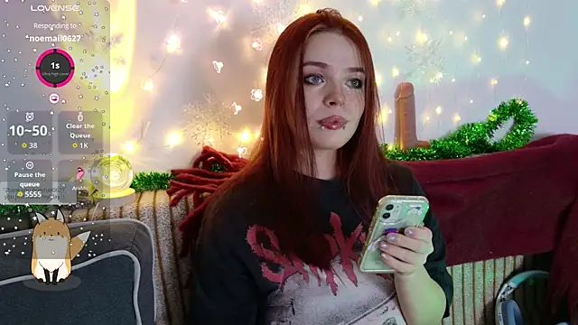 Snapshot of ValBae chatting on 12/13/25, 09:42 ValBae online show from 12/13/25, 09:42