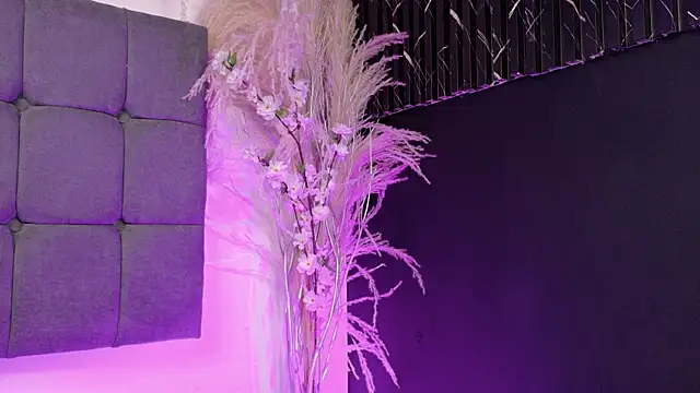 miluv19 online show from 12/21/25, 09:22