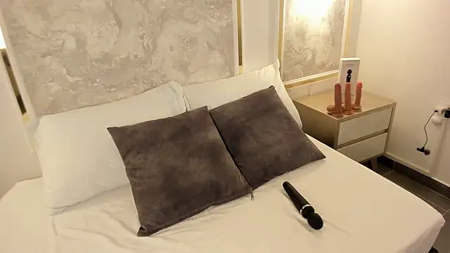 Snapshot of victoria18x chatting on 11/04/25, 07:24 victoria18x online show from 11/04/25, 07:24