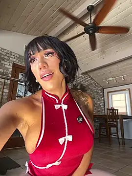 Snapshot of LushianaFitness chatting on 02/14/25, 05:36 LushianaFitness online show from 02/14/25, 05:36