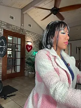 Snapshot of LushianaFitness chatting on 11/07/25, 03:12 LushianaFitness online show from 11/07/25, 03:12