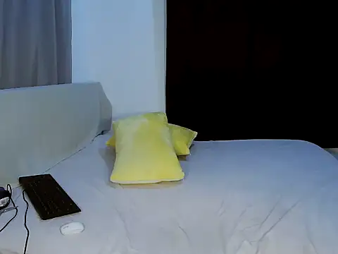 Snapshot of Sugarr__ chatting on 09/13/25, 03:23 Sugarr online show from 09/13/25, 03:23