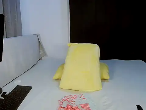 Snapshot of Sugarr__ chatting on 10/28/25, 03:25 Sugarr online show from 10/28/25, 03:25