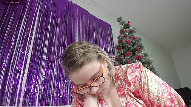 Snapshot of Seductive_She_Wolf chatting on 01/14/25, 05:01 Seductive She Wolf online show from 01/14/25, 05:01