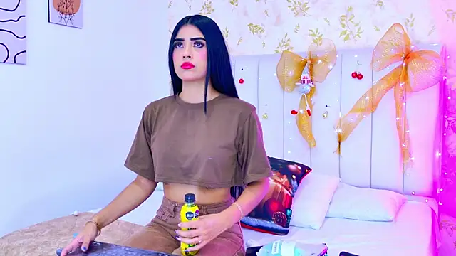 Mia-Monroe online show from 12/01/25, 07:41