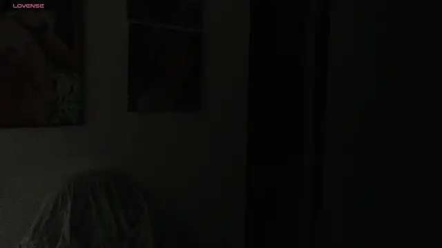 lilyhung1 online show from 02/18/25, 11:11