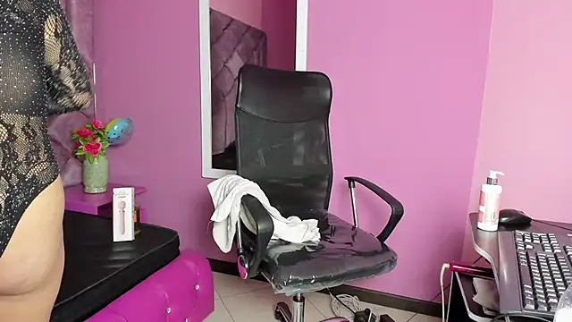 Snapshot of Sarah_Hornny chatting on 03/08/25, 10:22 Sarah Hornny online show from 03/08/25, 10:22