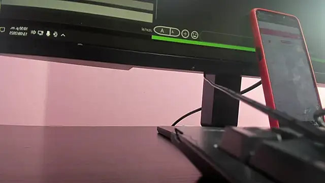 Snapshot of Sarah_Hornny chatting on 09/14/25, 03:49 Sarah Hornny online show from 09/14/25, 03:49