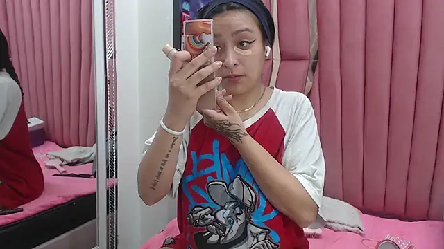 Snapshot of Sarah_Hornny chatting on 09/21/25, 04:03 Sarah Hornny online show from 09/21/25, 04:03