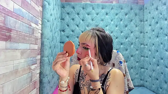 Snapshot of Samantha_Smiith chatting on 12/14/25, 04:18 Samantha Smiith online show from 12/14/25, 04:18