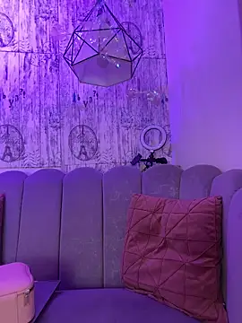 AbyThompson online show from 12/17/25, 07:31