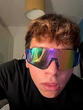 Snapshot of calleaaaa chatting on 11/13/25, 04:06 calleaaaa online show from 11/13/25, 04:06