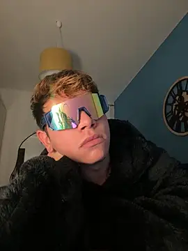 Snapshot of calleaaaa chatting on 11/21/25, 08:57 calleaaaa online show from 11/21/25, 08:57