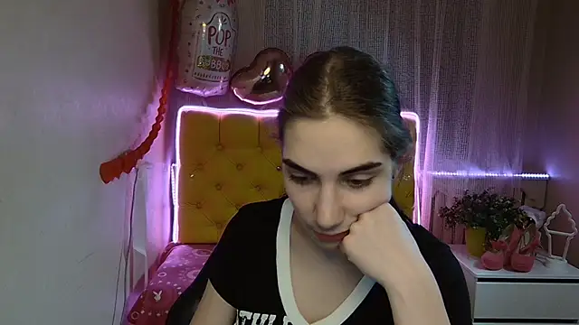 Snapshot of NikaStark_ chatting on 03/09/25, 01:35 NikaStark online show from 03/09/25, 01:35