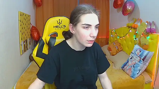 Snapshot of NikaStark_ chatting on 03/10/25, 01:45 NikaStark online show from 03/10/25, 01:45