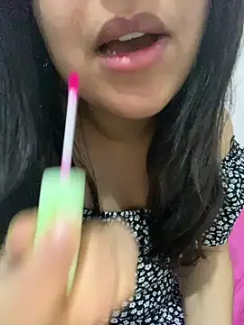 Snapshot of yassminsexy22 chatting on 01/07/25, 03:44 yassminsexy22 online show from 01/07/25, 03:44