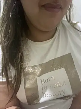 yassminsexy22 online show from 04/19/26, 10:12