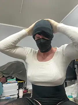 UtopianMisfit1 online show from 04/10/26, 08:30