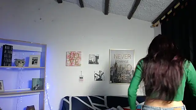Snapshot of Sian__1 chatting on 12/16/24, 12:38 Sian 1 online show from 12/16/24, 12:38